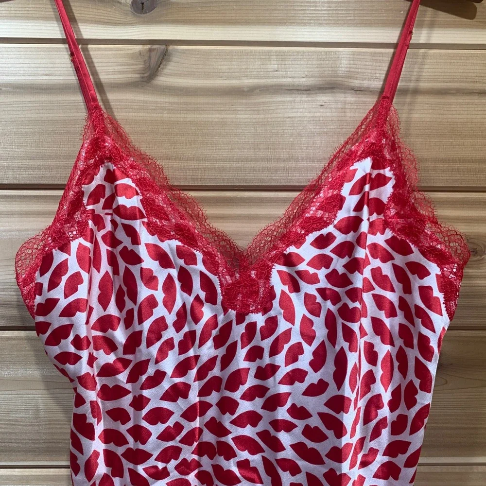 Victoria's Secret Cami Babydoll Slip Red Lips Lace Trim Sleepwear Lingerie‎ M